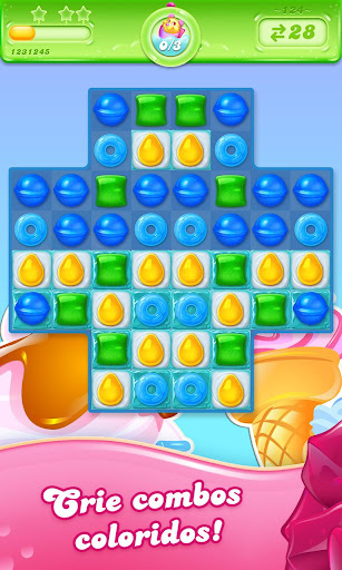 Candy Crush Jelly Saga — battle screen screenshot